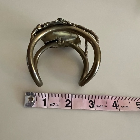 Amethyst 🌸 Purple Floral Design Metal Cuff Bracelet - Picture 7 of 8